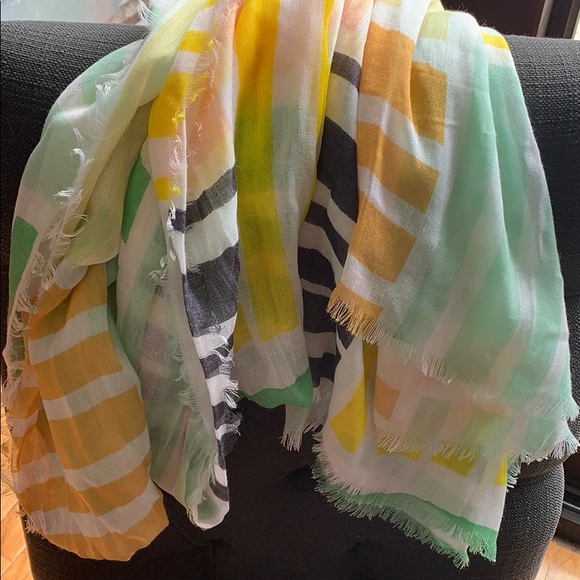 Lightweight old navy scarf - Picture 4 of 5